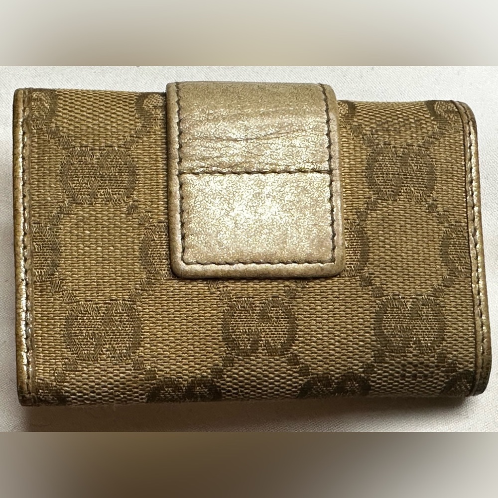 Authentic GUCCI Gold Monogram Key Holder GUC - Picture 3 of 17